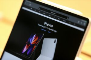 Mark Gurman Predicts Significant Upgrades for Apple iPad Pro and iPad Air: M3 Chip and OLED Display Expected