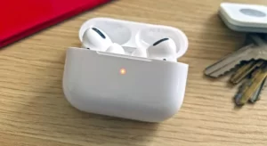 airpods blinking orange